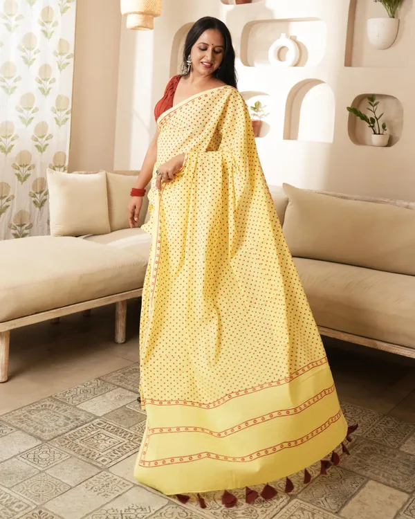 Yellow_Cotton_Mini_Polka_Dot_Printed_Mul_Saree_With_Tassels_For_Women